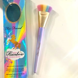 BNIB! Too Faced Magic Rainbow Strobing Brush